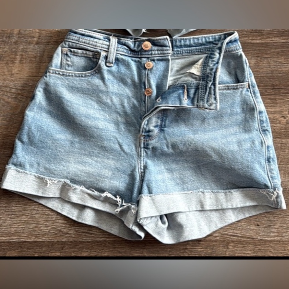 Hollister Jean Shorts high rise mom size 26/3 VGUC